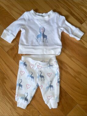 Janie and Jack White Two-Piece Giraffe & Heart Set